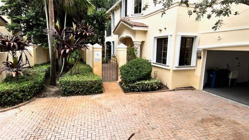 2-1-1515 Passion Vine Cir, Weston, FL, 33326-3656 | Card Image