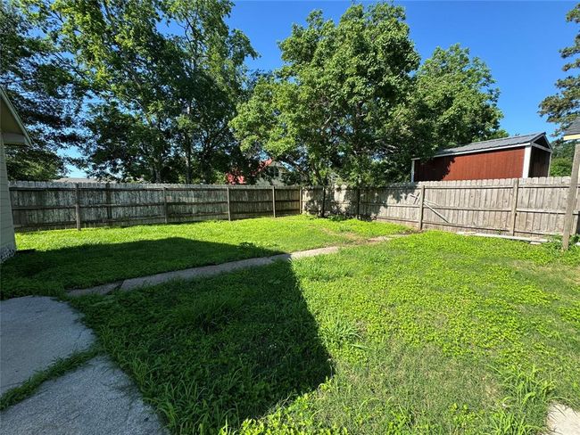 204 Galveston Avenue, House other with 3 bedrooms, 2 bathrooms and null parking in Anahuac TX | Image 8