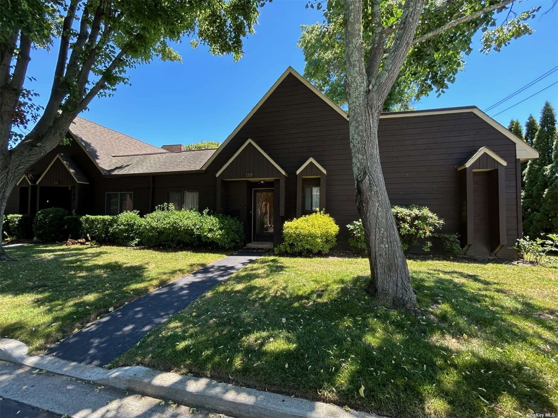 Southgate Cir, Massapequa Park, NY 11762
