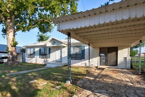 504 E Green St, Llano, TX, 78643-2718 | Card Image