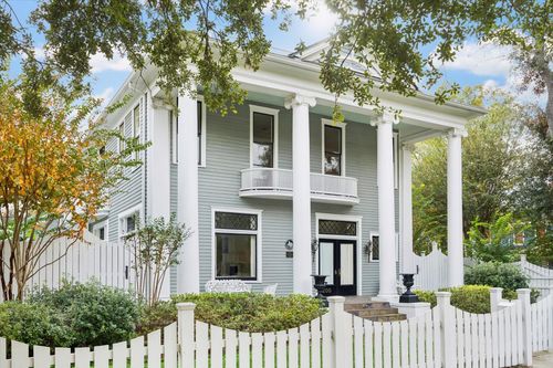 200 Westmoreland St, Houston, TX, 77006-4519 | Card Image