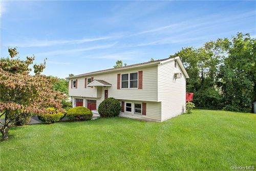 29 Robert Dr, Warwick, NY, 10990-1928 | Card Image