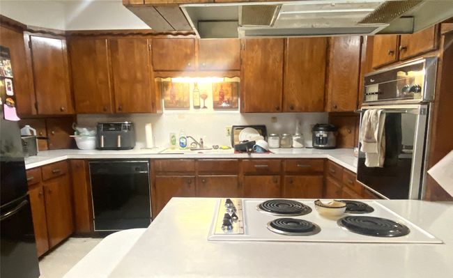 200 N Hilmar St, House other with 4 bedrooms, 3 bathrooms and null parking in Weinert TX | Image 6