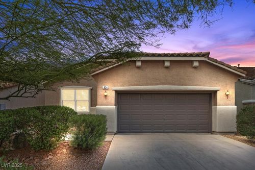 924 Crescent Falls St, Henderson, NV, 89011-2516 | Card Image