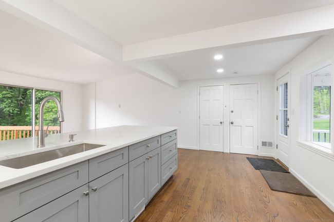 823 Mott Hill Rd, House other with 3 bedrooms, 3 bathrooms and 4 parking in South Glastonbury CT | Image 6