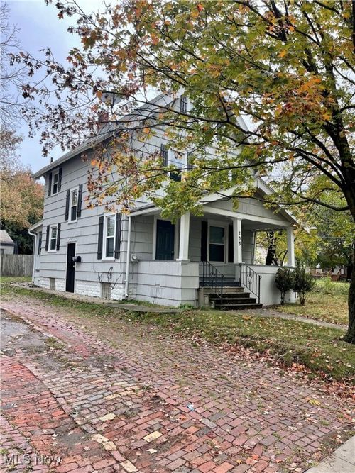 203 E York St, Akron, OH, 44310-3227 | Card Image