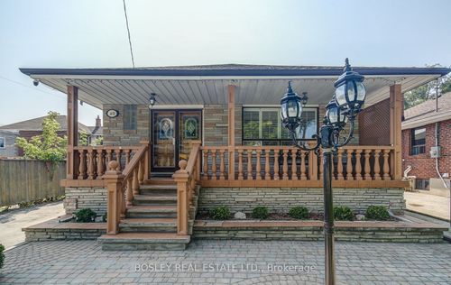 40 Lady Bank Rd, Etobicoke, ON, M8Z4J6 | Card Image