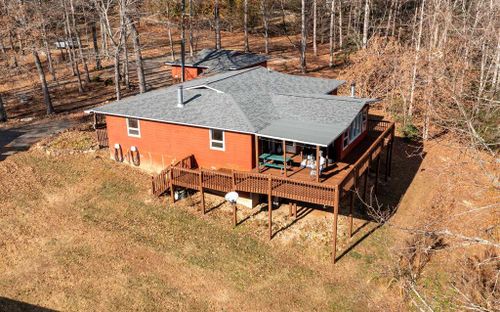 805 Quail Cove Cir, Warne, NC, 28909-8603 | Card Image