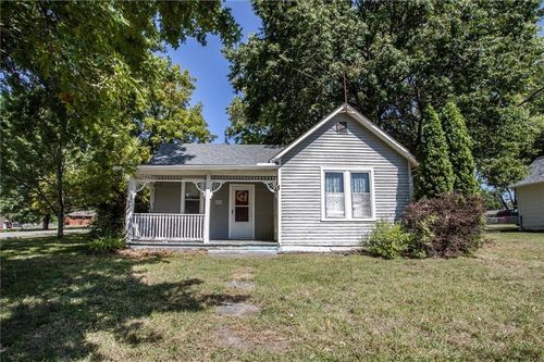 840 Limit St, Leavenworth, KS, 66048-4327 | Card Image