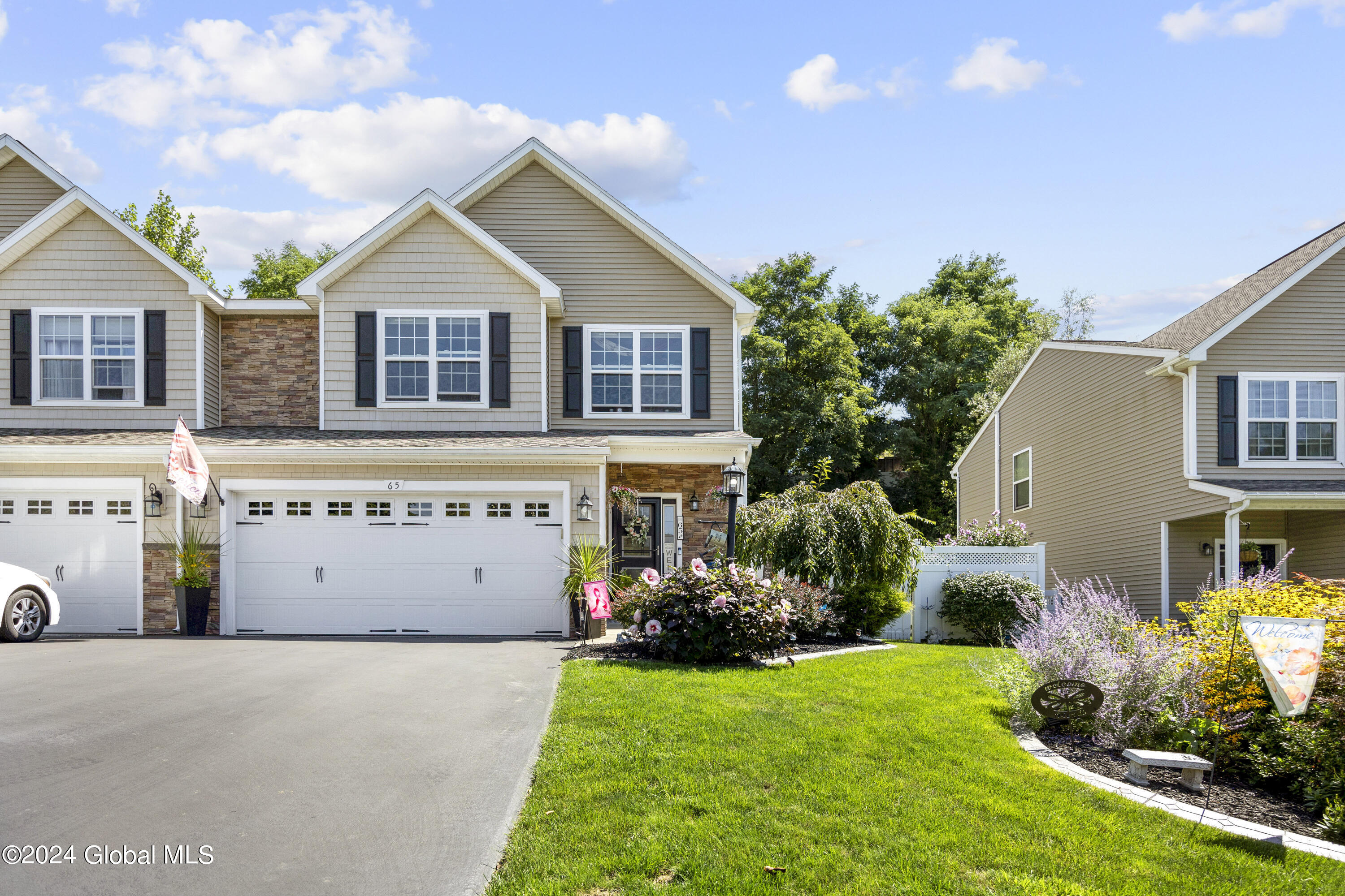 Lona Ln, Rensselaer, NY 12144