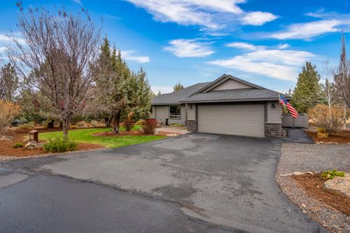 10064 Juniper Glen Cir, Redmond, OR, 97756-7373 | Card Image