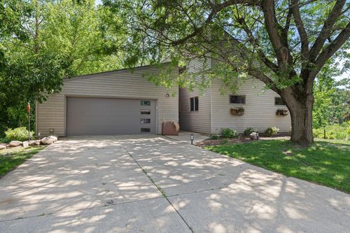 2006 11th Ave Ne, Austin, MN, 55912-4105 | Card Image