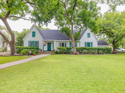 1711 W Lake Dr, Taylor, TX, 76574-2312 | Card Image