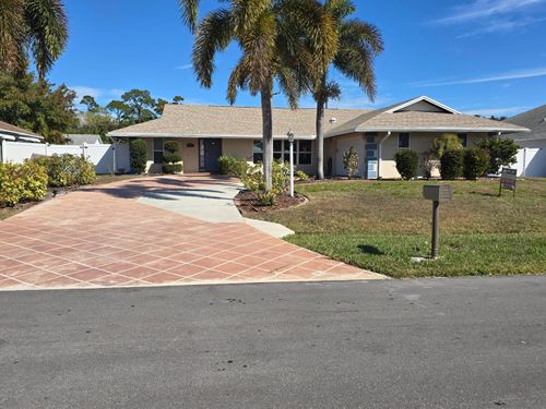 1011 Se Spinnaker Ave, Port St. Lucie, FL, 34983-4035 | Card Image