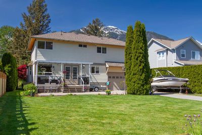 41434 Government Rd, House other with 5 bedrooms, 3 bathrooms and 10 parking in Squamish BC | Image 2