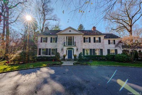 10 Hidden Pond, Glen Head, NY, 11545-3332 | Card Image