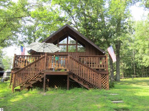 2082 N Ogemaw Trl, West Branch, MI, 48661-9725 | Card Image