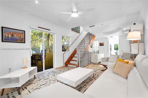 15-200 Washington Ave, Miami Beach, FL, 33139-7116 | Card Image