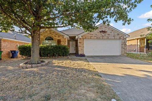143 Oregon Trl, Waxahachie, TX, 75167-4802 | Card Image