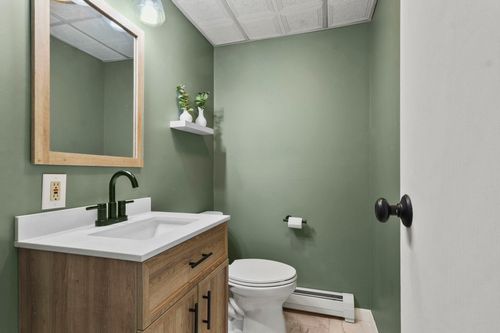 b-18 Trailside Dr, Danville, NH, 03819-3010 | Card Image