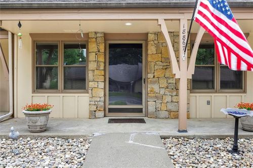 18867 Sunrise Dr, Belton, MO, 64012-9405 | Card Image