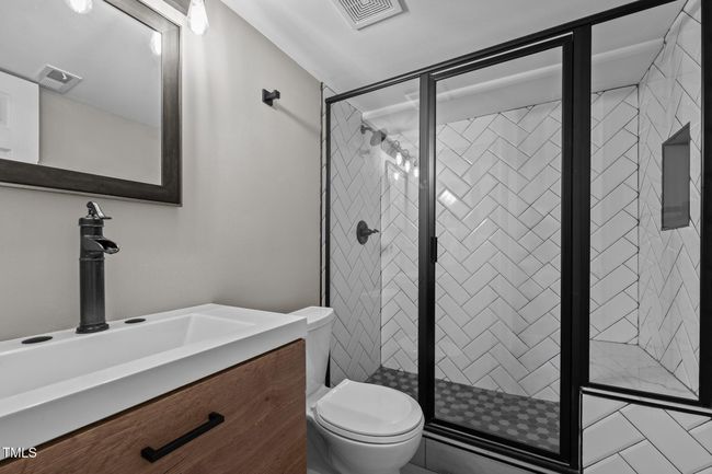 26-web-or-mls-_1249778 | Image 18