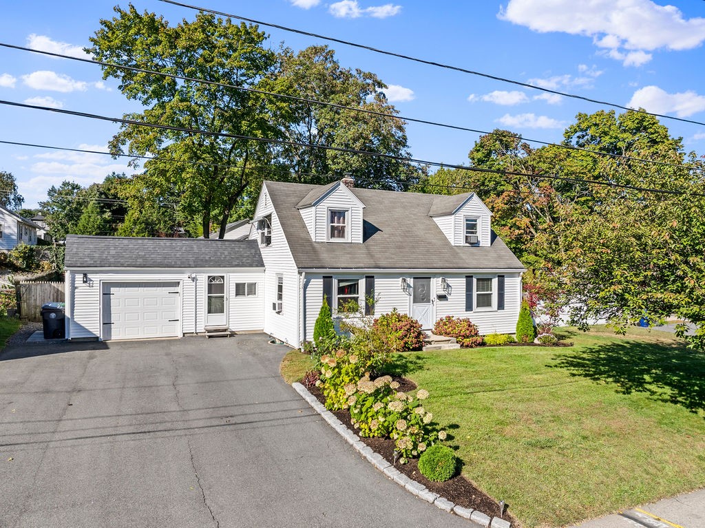 Holmes Rd, Warwick, RI 02888