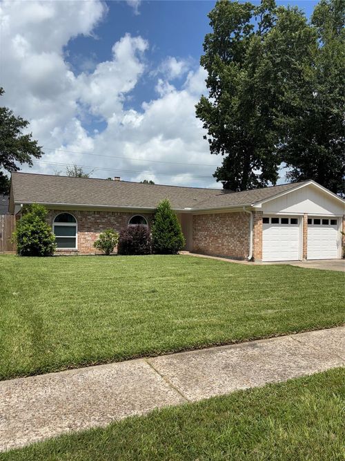 15815 Whipple Tree Dr, Houston, TX, 77070-1636 | Card Image