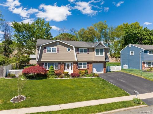 18 Valley Dr, Nanuet, NY, 10954-5235 | Card Image