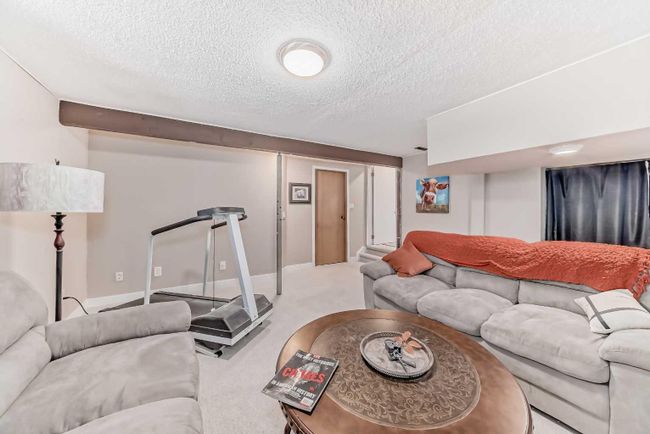 440 Cantrell Drive Sw, Home with 3 bedrooms, 1 bathrooms and 4 parking in Calgary AB | Image 45