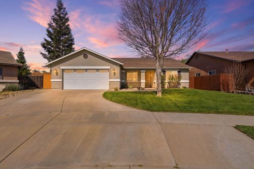 2542 E Parkview Ave, Visalia, CA, 93292-3971 | Card Image
