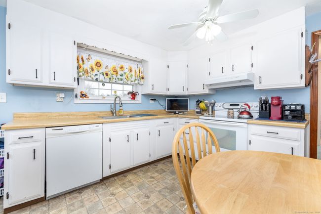 2 Olson Dr, House other with 5 bedrooms, 2 bathrooms and null parking in Vernon CT | Image 9