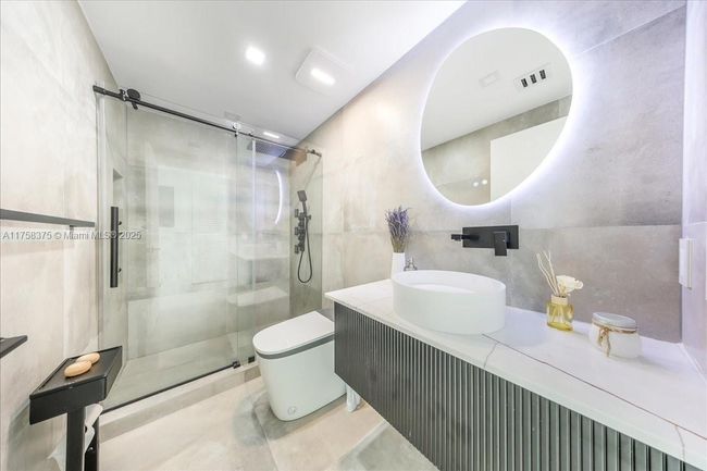 APT-2314 - 350 S Miami Ave, Condo with 2 bedrooms, 2 bathrooms and null parking in Miami FL | Image 12