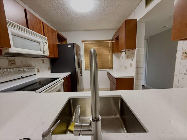 APT-507 - 8550 N Sherman Cir, Condo with 2 bedrooms, 2 bathrooms and null parking in Miramar FL | Image 10