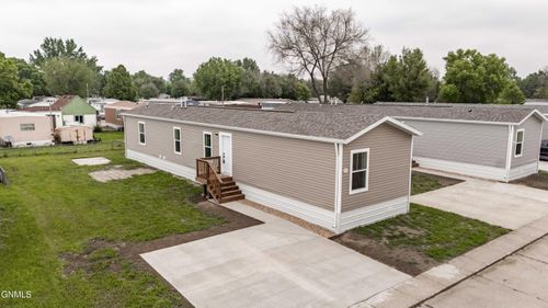 102 W Deer St, Mandan, ND, 58554-4109 | Card Image