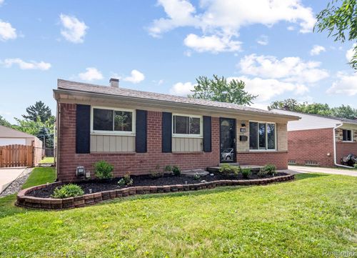 14900 Cavell St, Livonia, MI, 48154-3976 | Card Image