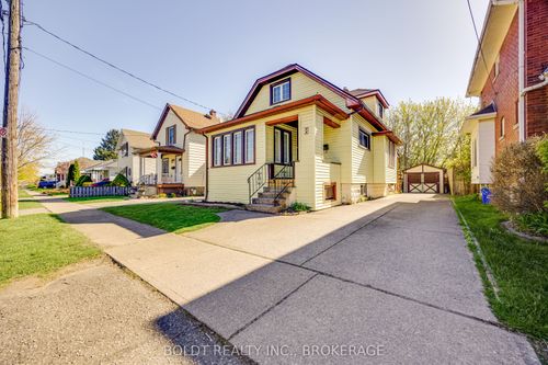 8 Chelsea St, Saint Catharines, ON, L2P3B8 | Card Image