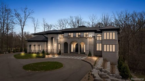 559 Barrington Park, Bloomfield Hills, MI, 48304-2131 | Card Image