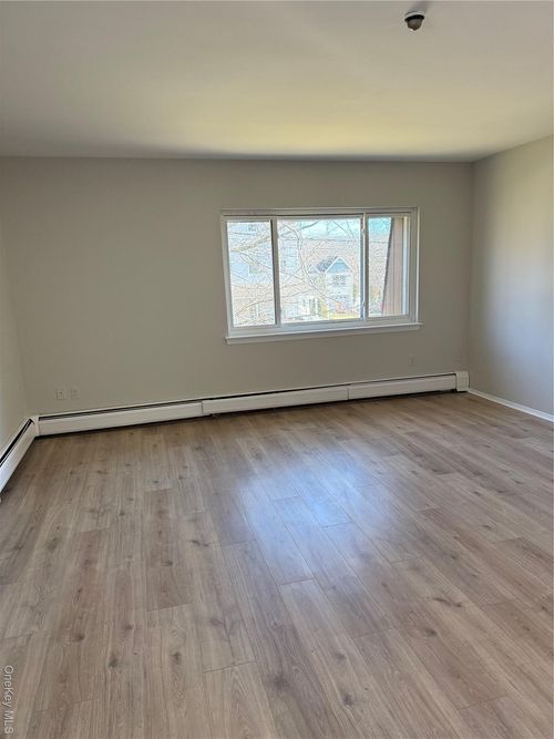 9 Friend St, Congers, NY, 10920-2032 | Card Image