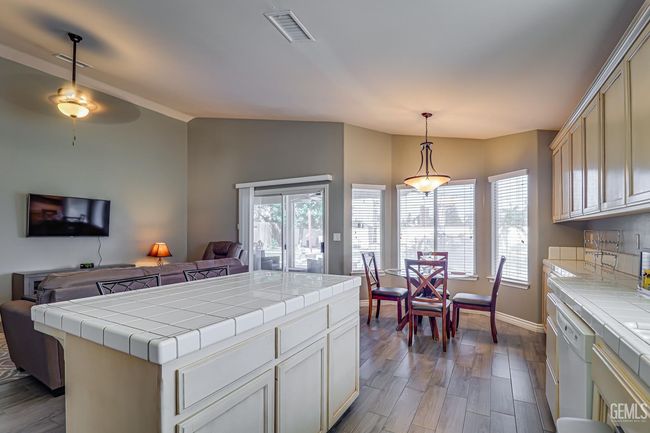 10207 Bay Colony Dr, House other with 3 bedrooms, 2 bathrooms and null parking in Bakersfield CA | Image 15
