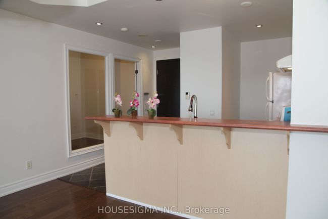 1208 - 2 Clairtrell Rd, Condo with 2 bedrooms, 1 bathrooms and null parking in North York ON | Image 4