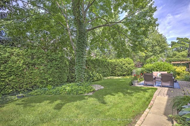 1681 Medallion Crt, House other with 5 bedrooms, 3 bathrooms and 4 parking in Mississauga ON | Image 4