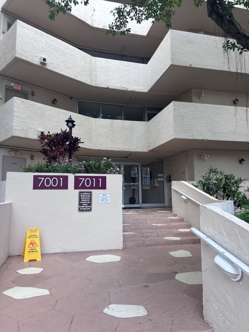 403-7001 Environ Blvd, Lauderhill, FL, 33319-4273 | Card Image