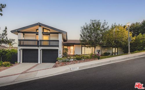 19542 Greenbriar Dr, Tarzana, CA, 91356-5423 | Card Image