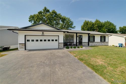 2901 Olde Gloucester Dr, Saint Charles, MO, 63301-1587 | Card Image