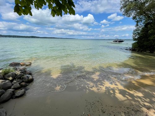 7737 Ladd Dr Nw, Rapid City, MI, 49676-9509 | Card Image