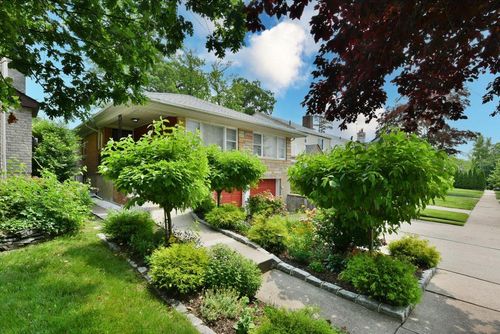 8519 212th St, Queens Village, NY, 11427-1340 | Card Image