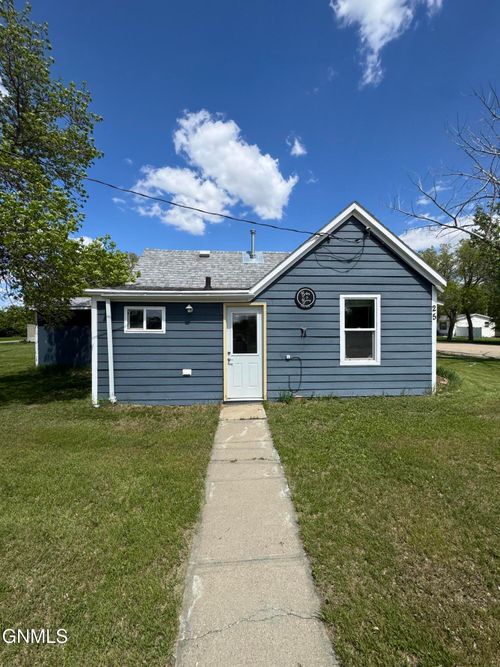 25 4th Ave Ne, Crosby, ND, 58730 | Card Image
