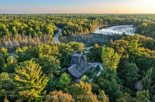 7166 Outer Dr, Port Franks, ON, N0M2L0 | Card Image