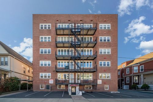 apt-1f-70 W 32nd St, Bayonne, NJ, 07002-2861 | Card Image